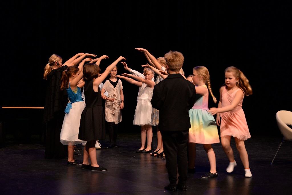 ../Images/Musical Nanny de Vries 201.jpg